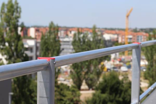 I parapetti permanenti: sicurezza collettiva in quota